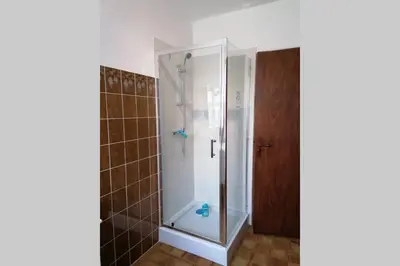 Salle de bains dans l'établissement Maison entière la longe'yeres