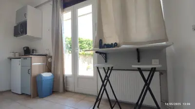 Cuisine ou kitchenette dans l'établissement La nouvelle p'tite Chouette Illuminée 2025