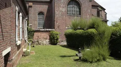 Jardin de l'établissement Chambre calme et accueillante 13 kmtrs aéroport, parking gratuit, navette gare ou aéroport