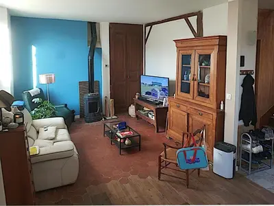 Télévision ou salle de divertissement dans l'établissement Chambre calme et accueillante 13 kmtrs aéroport, parking gratuit, navette gare ou aéroport