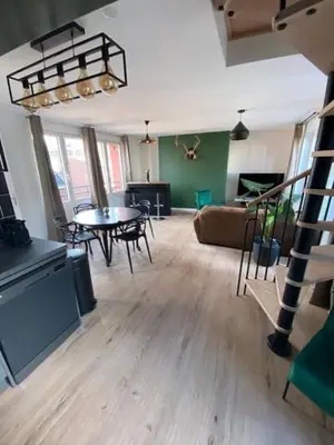 Coin salon dans l'établissement duplex proche gare vue tour Perret avec parking gratuit