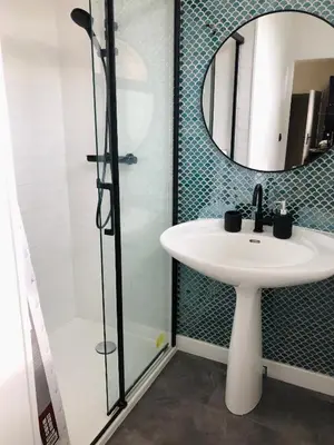 Salle de bains dans l'établissement Appartement Beau Séjour - Accès Piscine