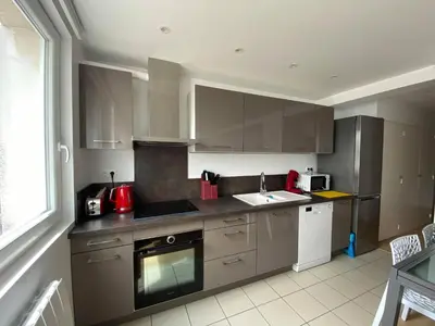 Cuisine ou kitchenette dans l'établissement La Villa Marine BY HOLIDIEPPE