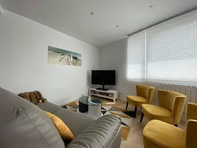 Télévision ou salle de divertissement dans l'établissement La Villa Marine BY HOLIDIEPPE