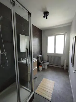 Salle de bains dans l'établissement Appartement charmant à Vernon tout près de Giverny