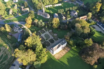 Vue panoramique sur l'établissement Chambre E André Le Domaine Des Jardins De Bracquetuit