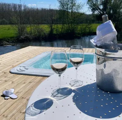 Piscine de l'établissement Moulin de Fourges ou située à proximité