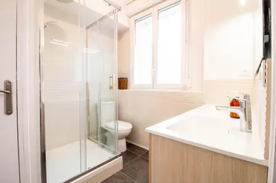 Salle de bains dans l'établissement Cocooning Giverny Vernon n4 et n9