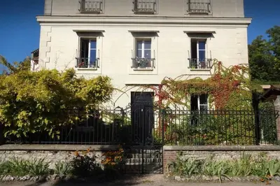 Jardin de l'établissement Le Clos de l'Eglise - Blanche