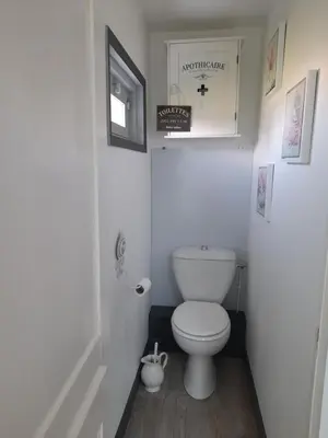 Salle de bains dans l'établissement LA CLOSERIE D'ISABAULT