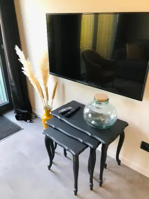 Télévision ou salle de divertissement dans l'établissement Appartement Bel Air - Piscine - jacuzzi