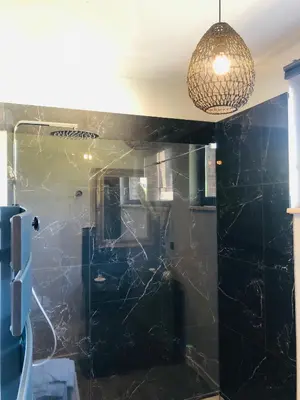 Salle de bains dans l'établissement Appartement Bel Air - Piscine - jacuzzi