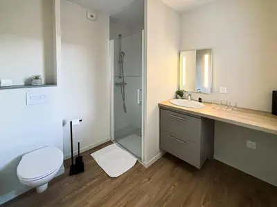 Salle de bains dans l'établissement Les Boréales - Appart'hotel & Restaurant