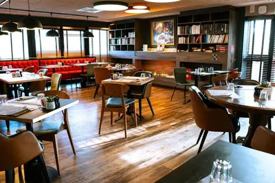Restaurant ou autre lieu de restauration dans l'établissement Best Western Plus Le Conquerant Rouen Nord