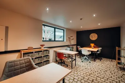 Coin salon dans l'établissement COWOOL Cergy