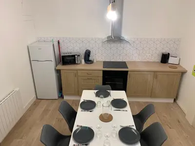 Cuisine ou kitchenette dans l'établissement L EFFET MER 70M2 avec 2 chambres doubles avec Parking 1 voiture GRATUIT, NETFLIX disponible, Lits faits à l arrivé Serviettes de toilettes fournies