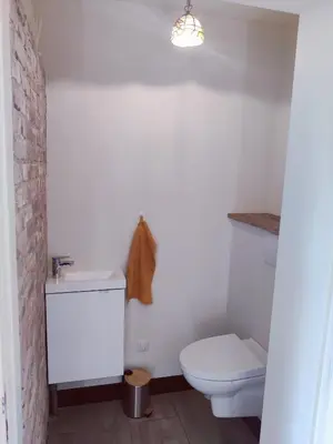 Salle de bains dans l'établissement Uw eigen boerderij bij Le Moulin de la Place