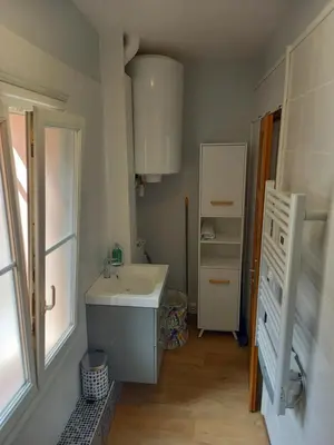 Cuisine ou kitchenette dans l'établissement DIEPPE au coeur du cville-Calme avec balcon