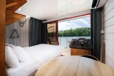 Un ou plusieurs lits dans un hébergement de l'établissement L'Escale Royale Saint-Martin-la-Garenne Port Ilon - Seine - Giverny