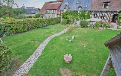 Jardin de l'établissement Lovely Apartment In Le Mesnil-Esnard