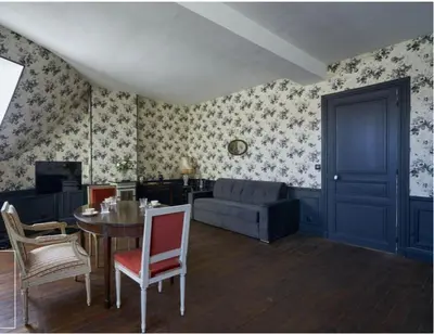 Coin salon dans l'établissement Château du Prieuré Évecquemont