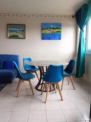 Coin salon dans l'établissement Bleu d'Arques Appartement lumineux et calme