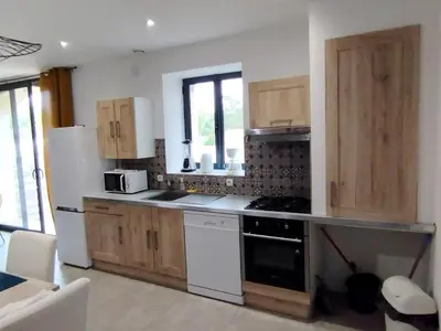 Cuisine ou kitchenette dans l'établissement Maison de charme à Sainte-Geneviève-lès-Gasny avec jardin paisible