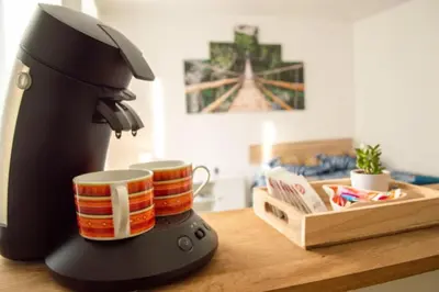 Plateau bouilloire dans l'établissement studio cosy & fun face aux château fléchettes