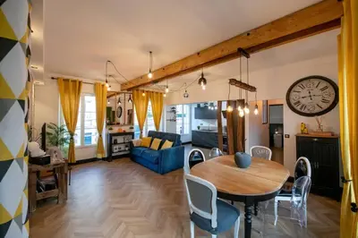 Coin salon dans l'établissement La Suite de Chantilly - Appartement de 80m2 avec Jacuzzi privé !