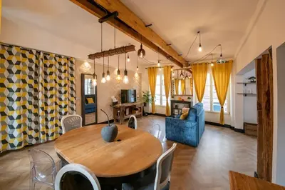 Coin salon dans l'établissement La Suite de Chantilly - Appartement de 80m2 avec Jacuzzi privé !