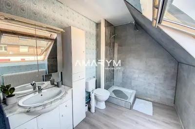 Salle de bains dans l'établissement MD 52 - Élégante Maison avec Terrasse