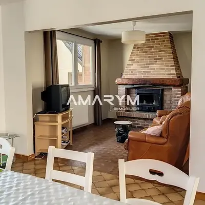 MD 52 - Élégante Maison avec Terrasse