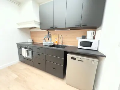 Cuisine ou kitchenette dans l'établissement 4 Ch - 10 pers - Grande Maison - Parking - Jardin - BBQ