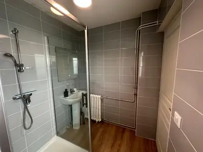 Salle de bains dans l'établissement 4 Ch - 10 pers - Grande Maison - Parking - Jardin - BBQ