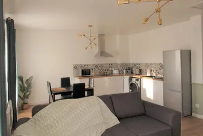 Cuisine ou kitchenette dans l'établissement Les Nuits Bonneuilloises Le Henson