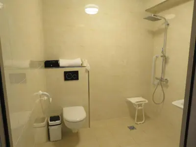 Salle de bains dans l'établissement KYRIAD ROUEN SUD - Sotteville les Rouen
