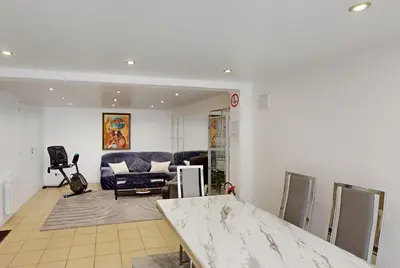 Un ou plusieurs lits dans un hébergement de l'établissement Kimia House appartement spacieux