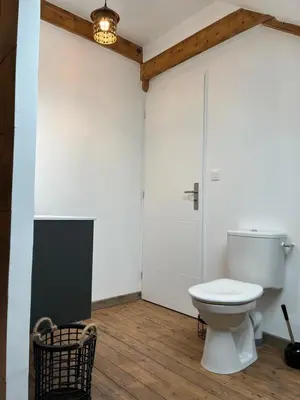 Salle de bains dans l'établissement LA CABANE