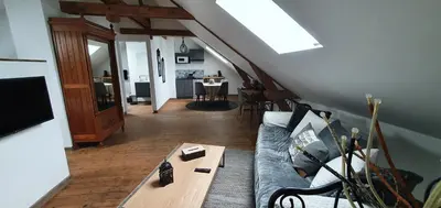 Télévision ou salle de divertissement dans l'établissement LA CABANE