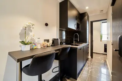 Cuisine ou kitchenette dans l'établissement Les Perles Amiénoises-Suite Luxe Centre-Parking