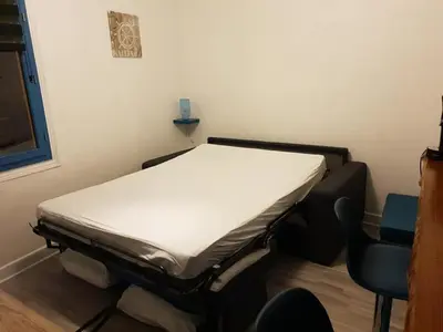 Un ou plusieurs lits dans un hébergement de l'établissement studio jonquille