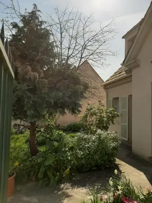 Jardin de l'établissement LE CLOS D'HERBLAY Chambres d'Hôtes