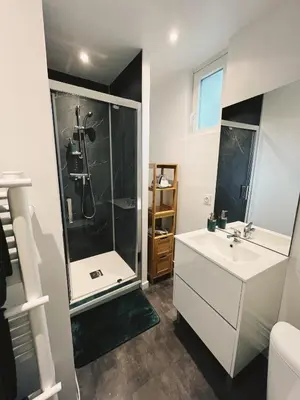 Salle de bains dans l'établissement Duplex - En plein Centre Ville - 6 pers