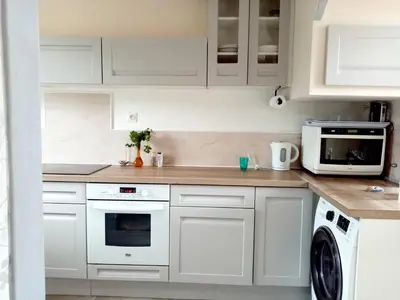 Cuisine ou kitchenette dans l'établissement Maison confortable à Saint-Vaast-d'Équiqueville avec garage.