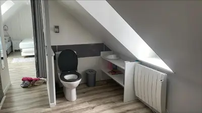 Salle de bains dans l'établissement Maison confortable à Arques-la-Bataille avec parking