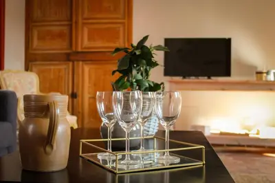 Télévision ou salle de divertissement dans l'établissement L'Orée du Marais