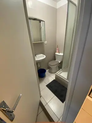 Salle de bains dans l'établissement Grand studio Ermont