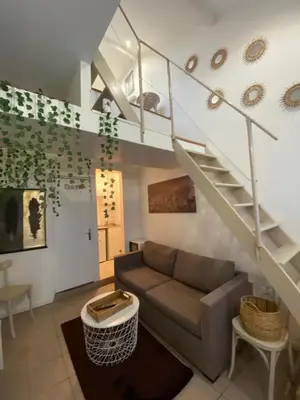 Coin salon dans l'établissement Grand studio Ermont