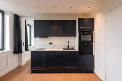 Cuisine ou kitchenette dans l'établissement Studios Le Medicis vue Seine