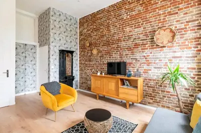Télévision ou salle de divertissement dans l'établissement 4 Spacieux, chaleureux, hyper centre 300m de la mer